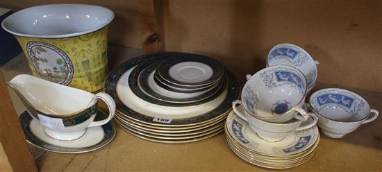 Doulton dinner service part Carlyle service, Coalport pt set & yellow Chinese vase